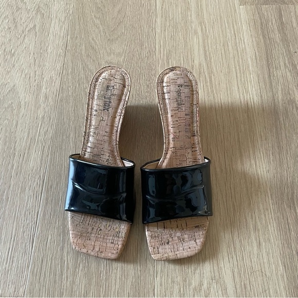 EasyFox woman’s Black patent Slide Sandals size 9 runs smaller wedge spring shoe - Picture 4 of 8